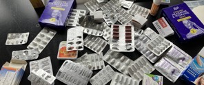 medicatie voor migraine op een tafel